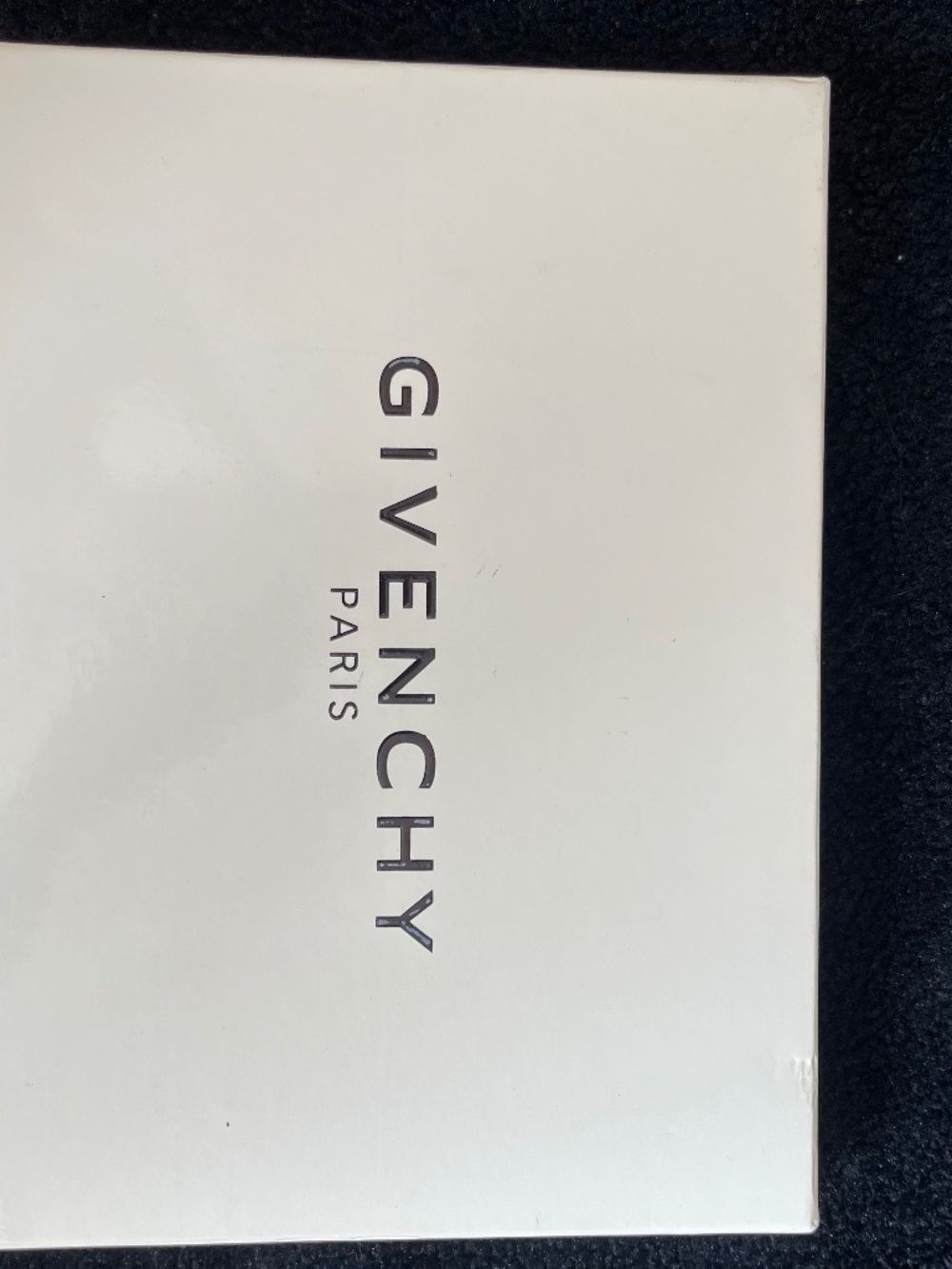 Givenchy - Picture 4 of 4